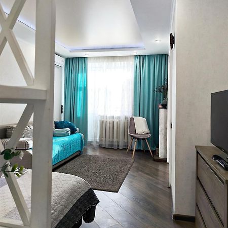 Бирюзовый Стиль Chernihiv Exterior photo